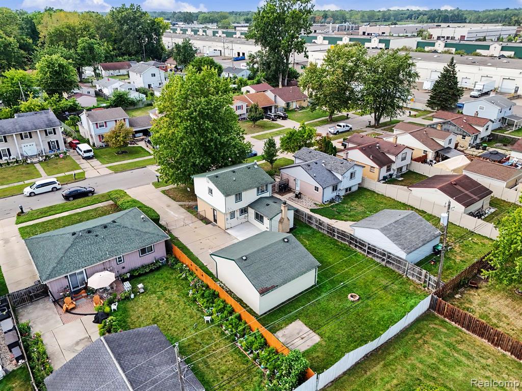 main property photo 36