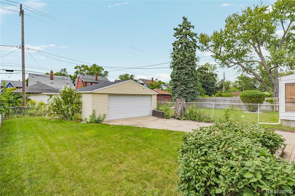 main property photo 45