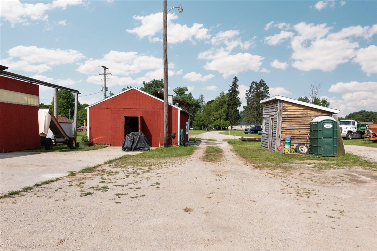 main property photo 23