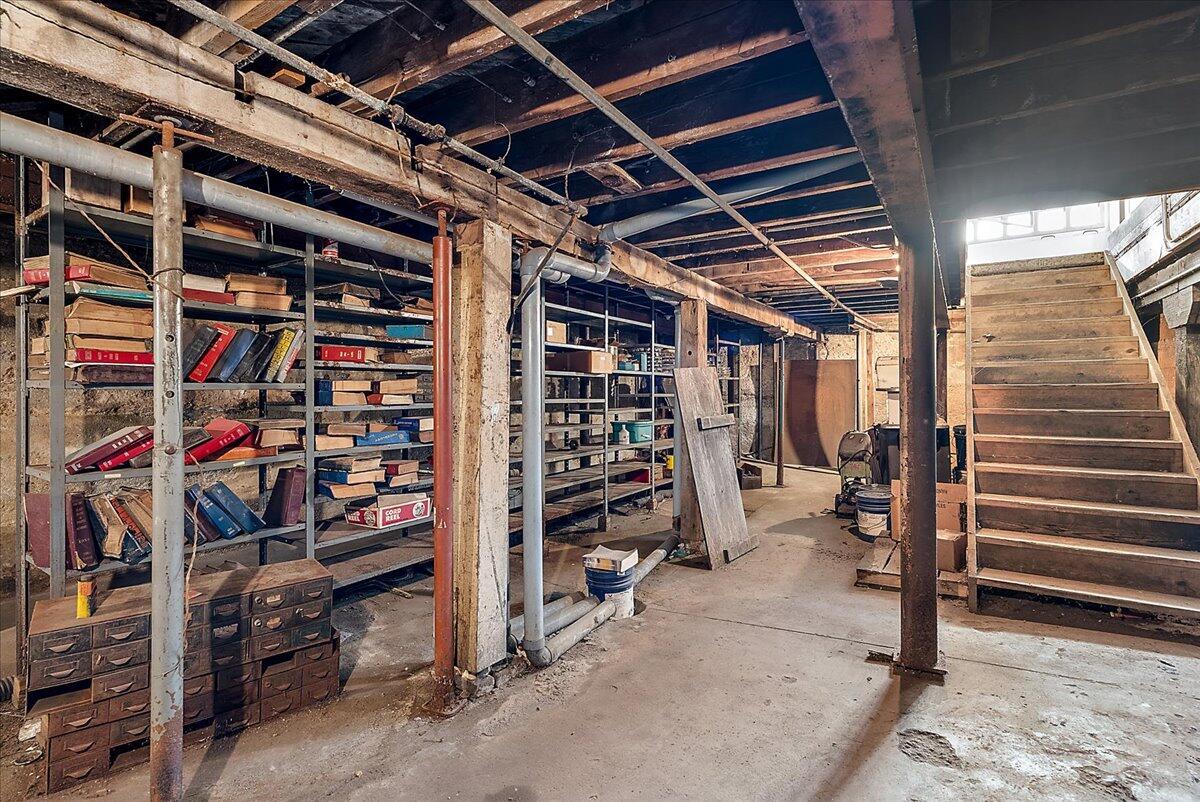 main property photo 28