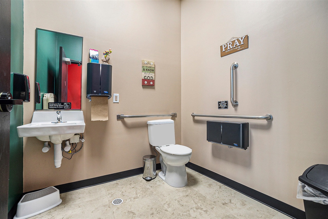 main property photo 28