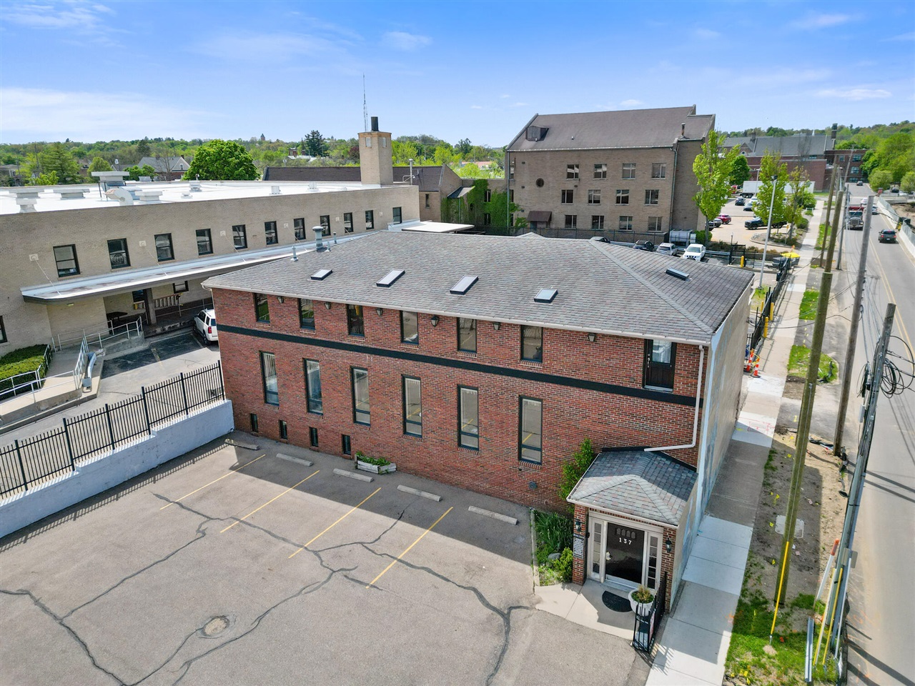 main property photo 17