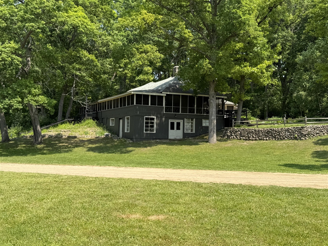 main property photo 32