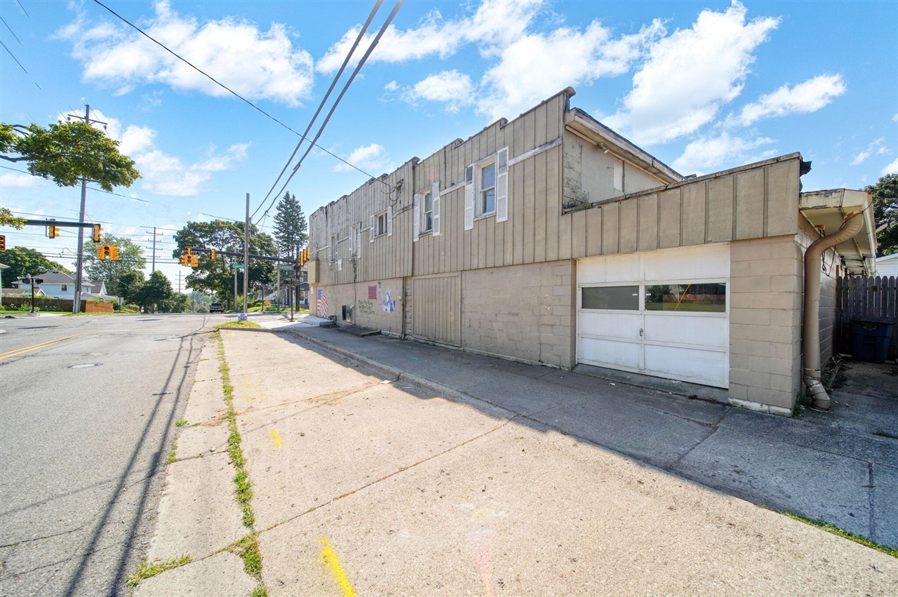 main property photo 36