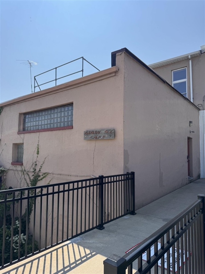 main property photo 30