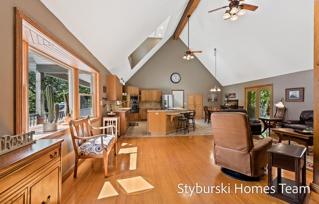 main property photo 9