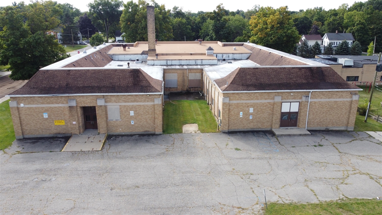 main property photo 41