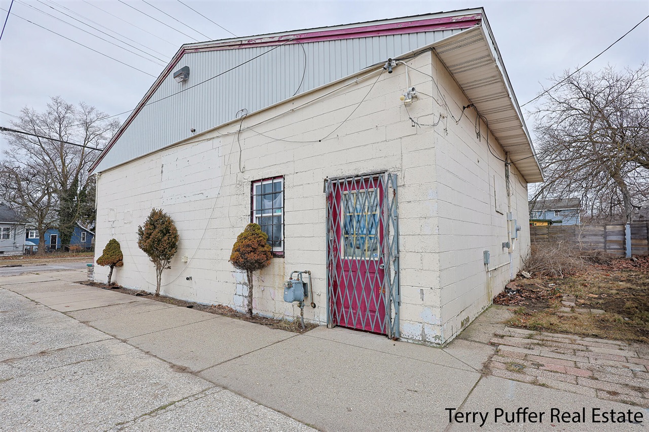 main property photo 10