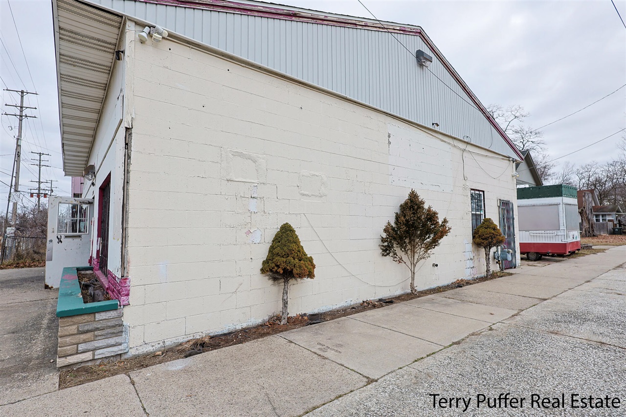 main property photo 9