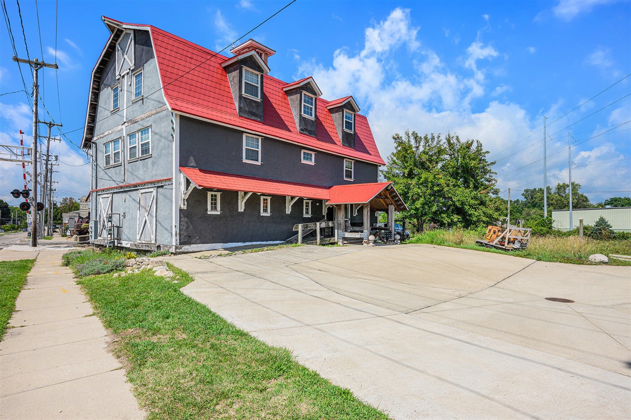 main property photo 25