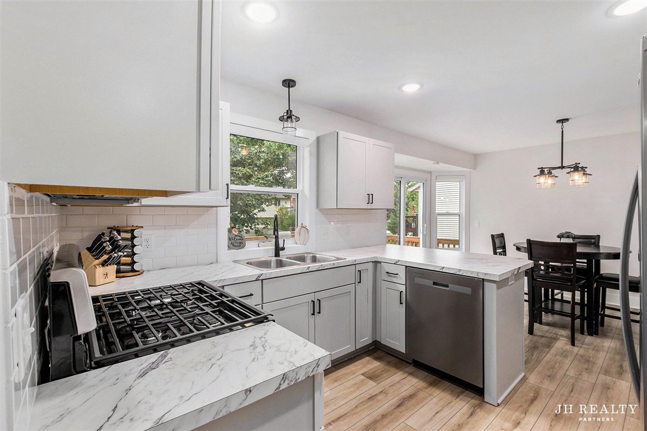 property viewer photo 7