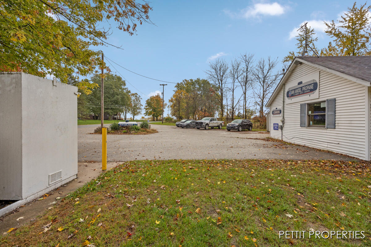 main property photo 6
