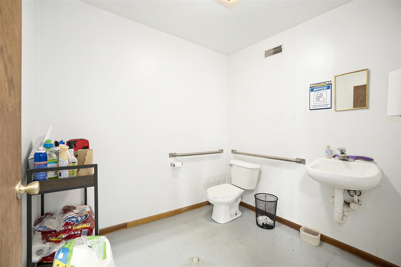 main property photo 9