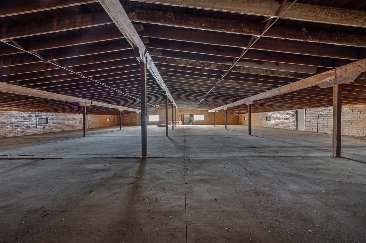 main property photo 40