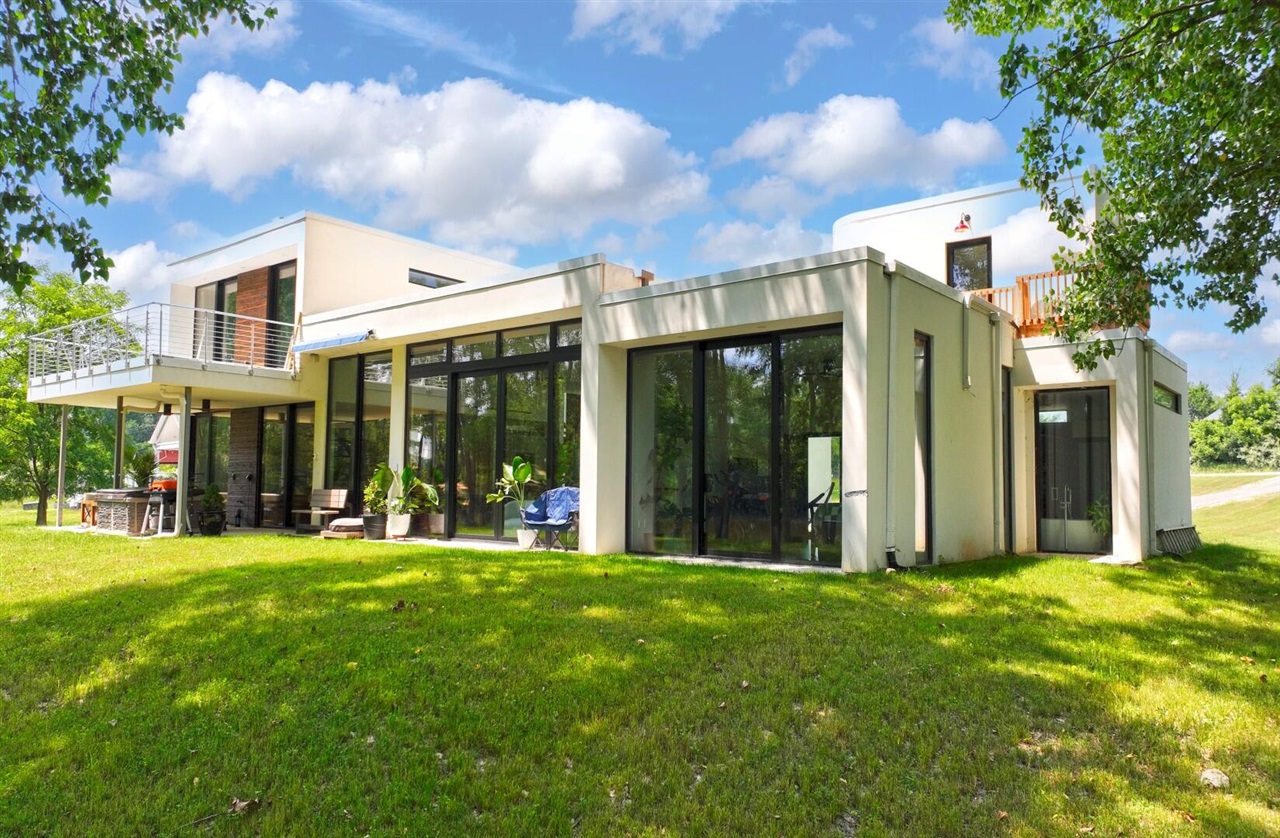 main property photo 41