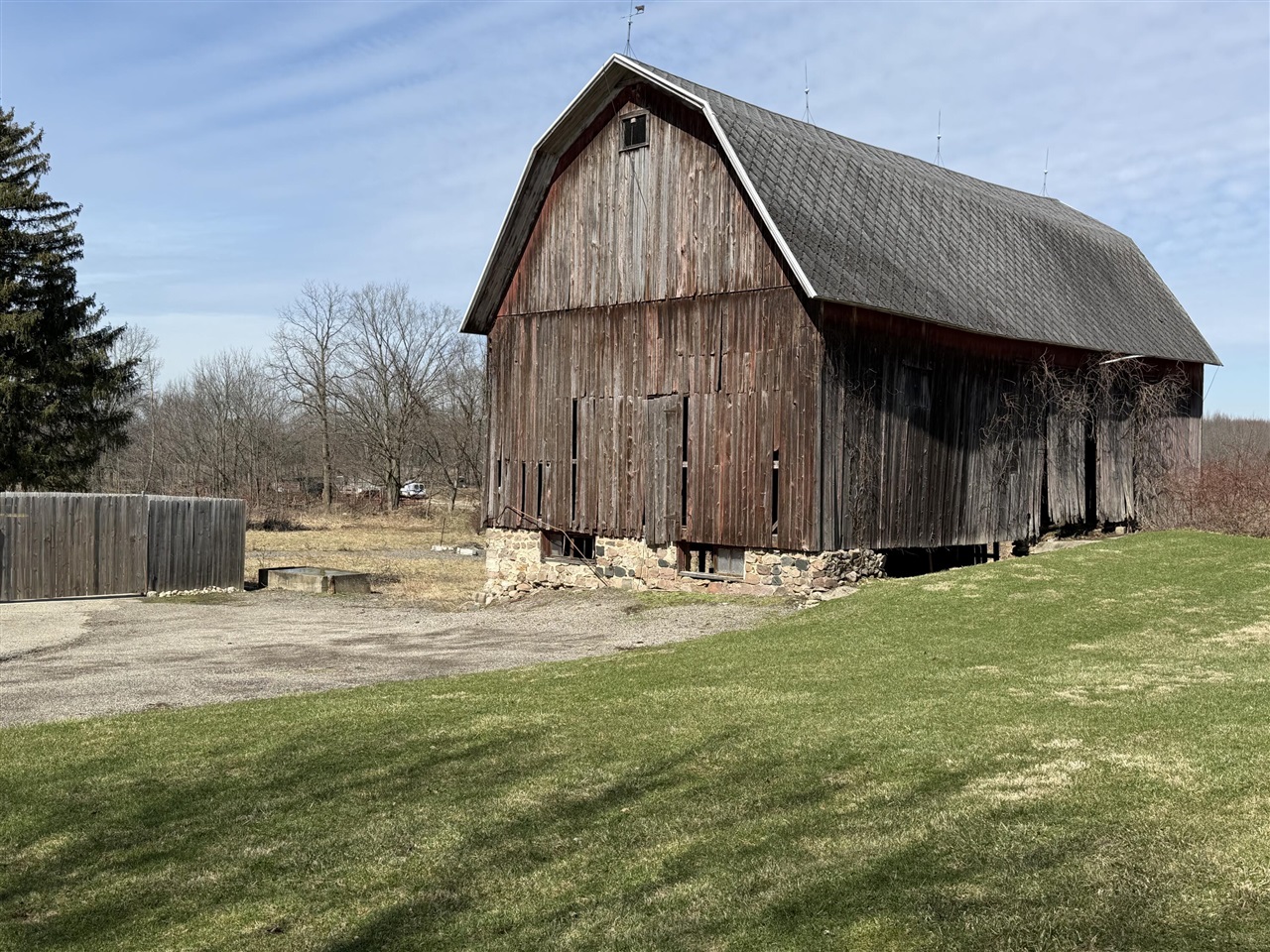 main property photo 31