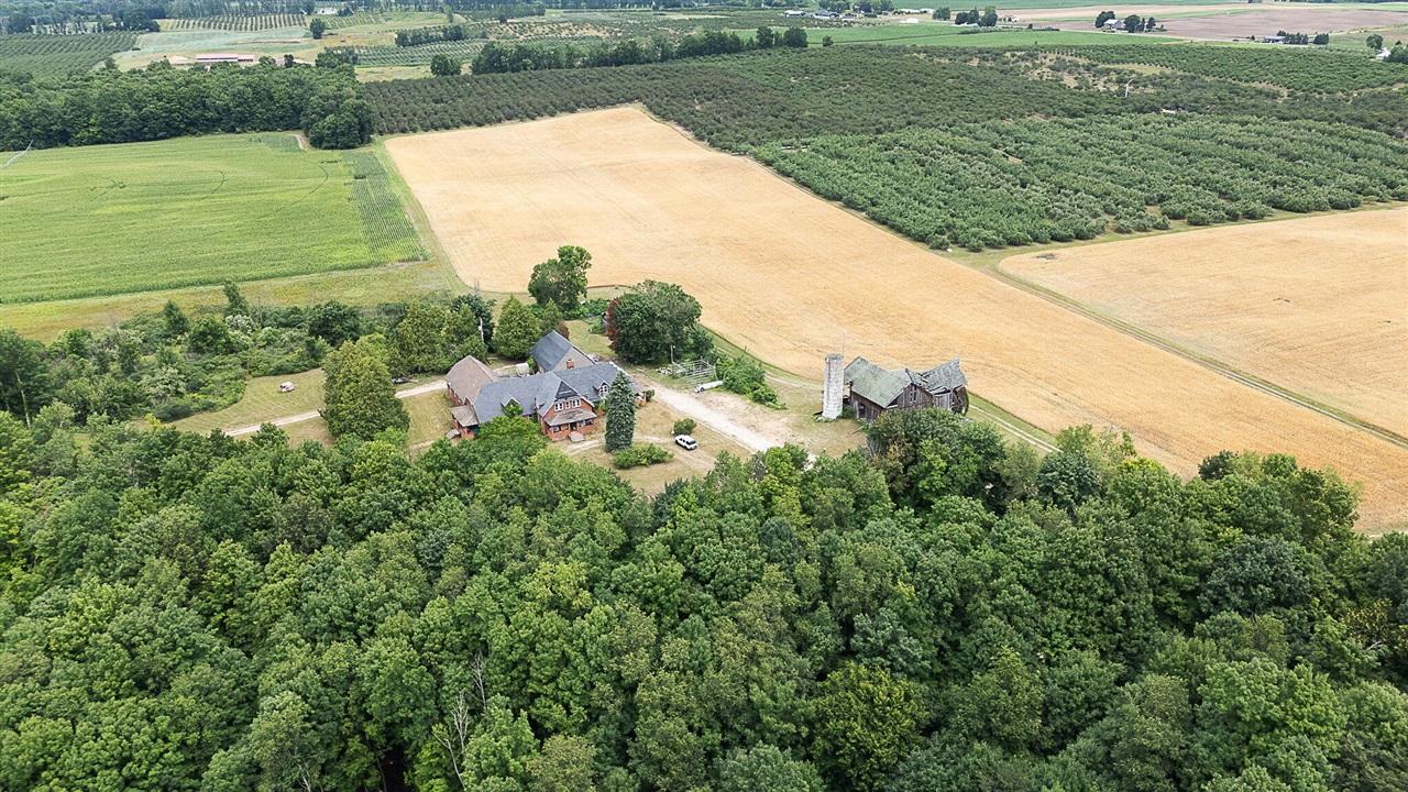 main property photo 9