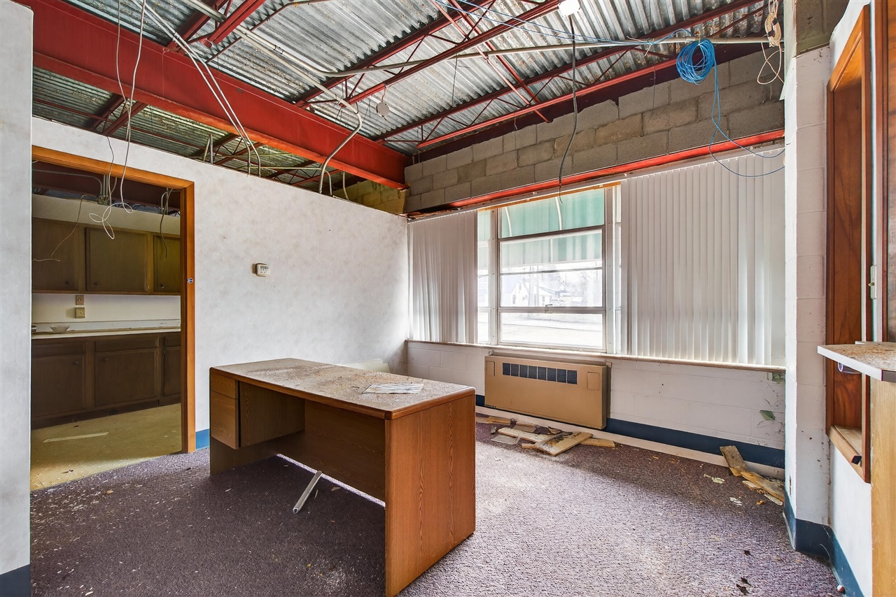 main property photo 37