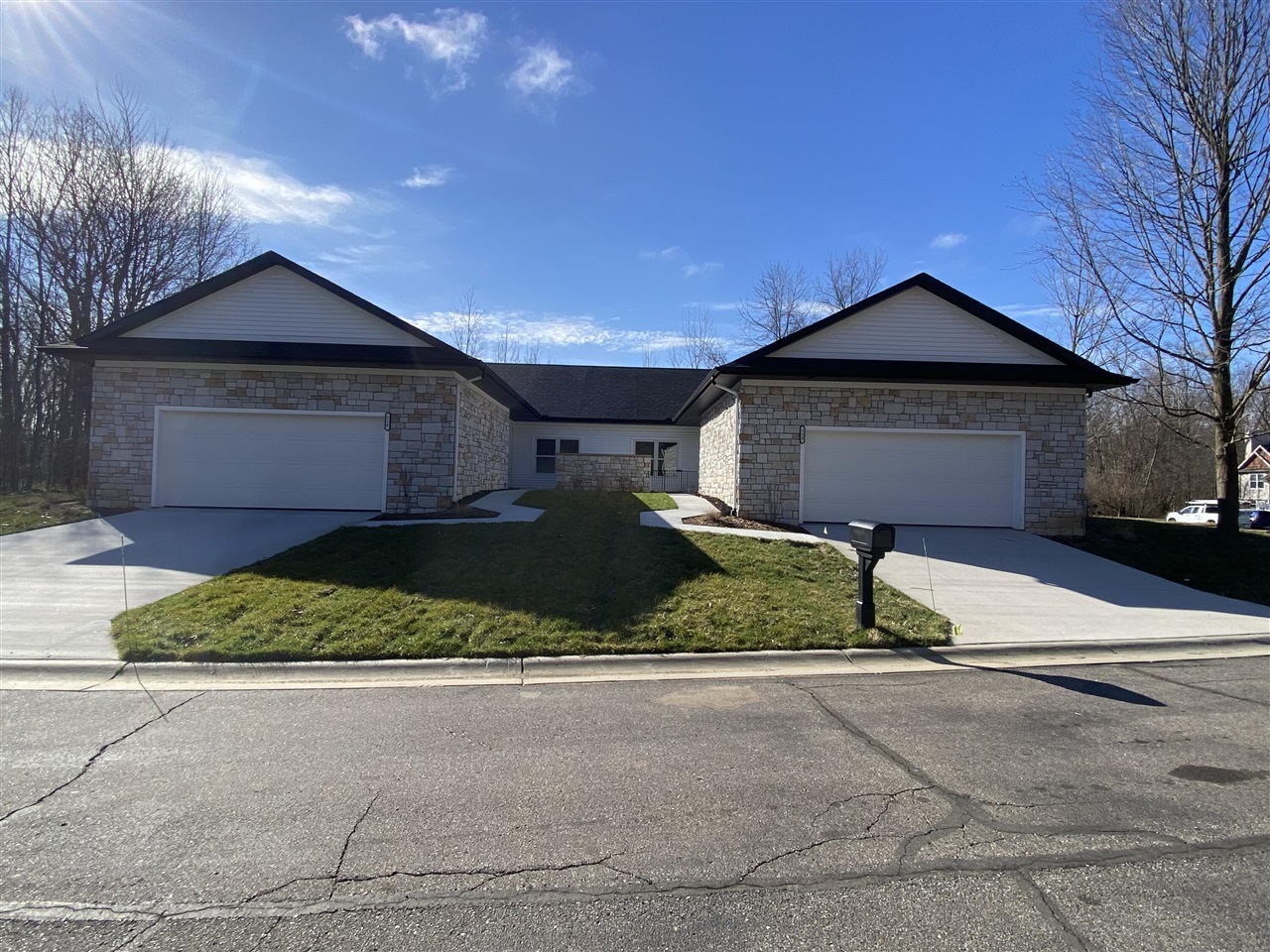 main property photo 0