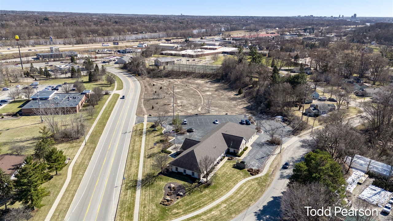 main property photo 6