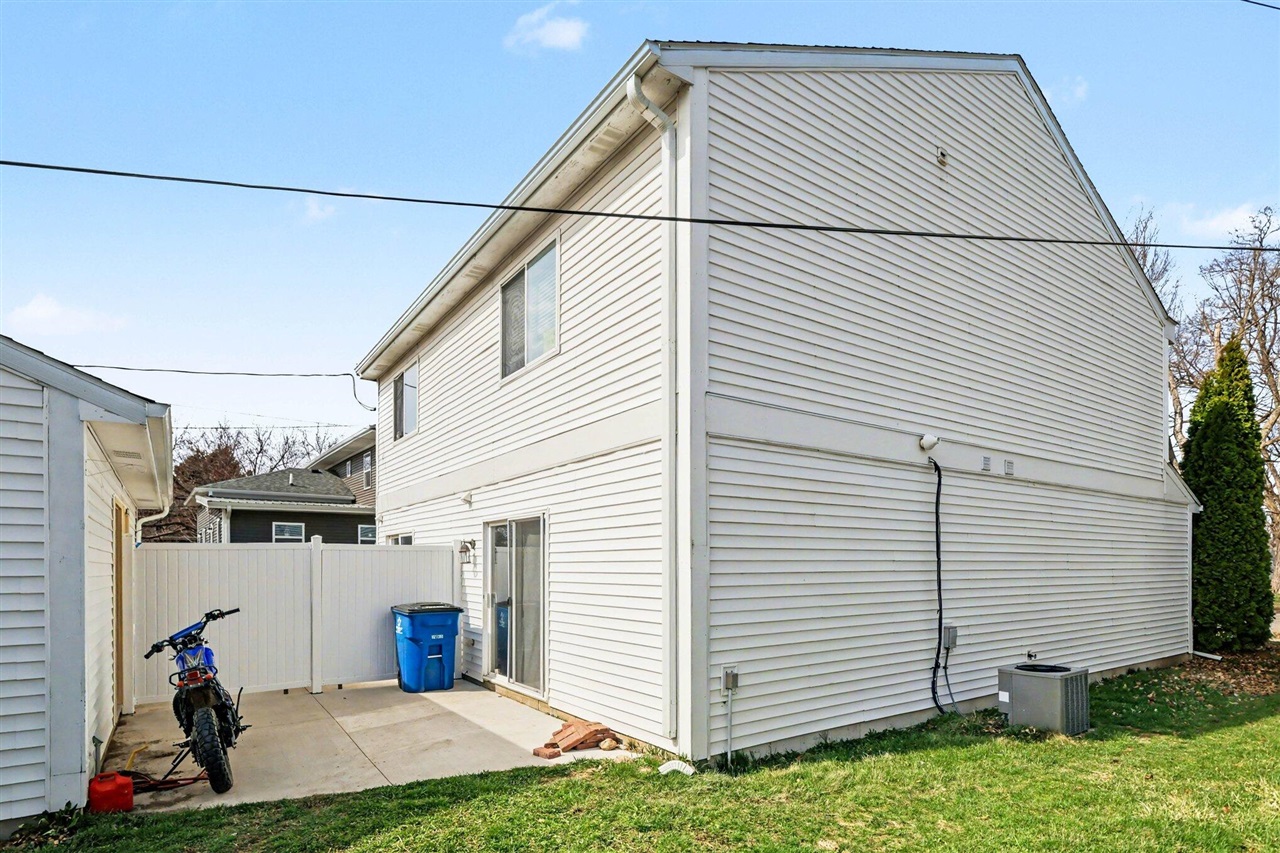 main property photo 30