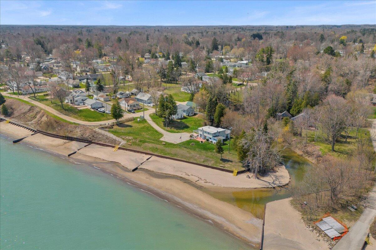 main property photo 45