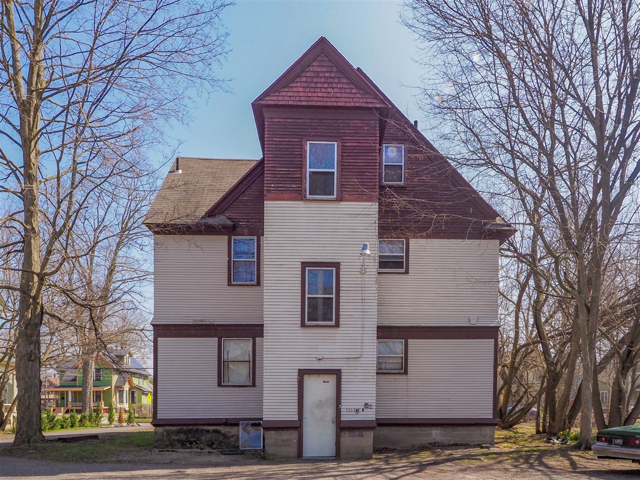 main property photo 30