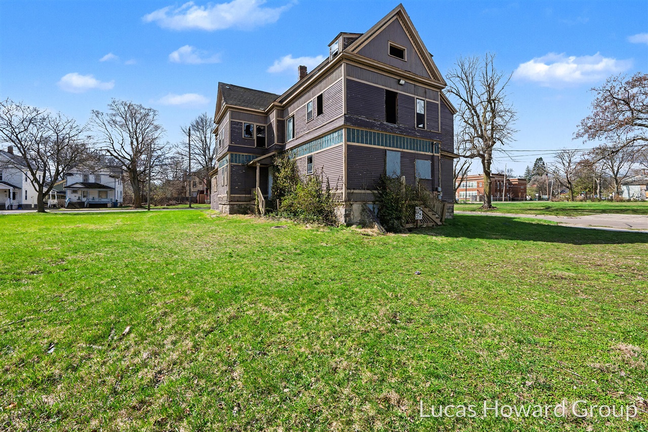 main property photo 4