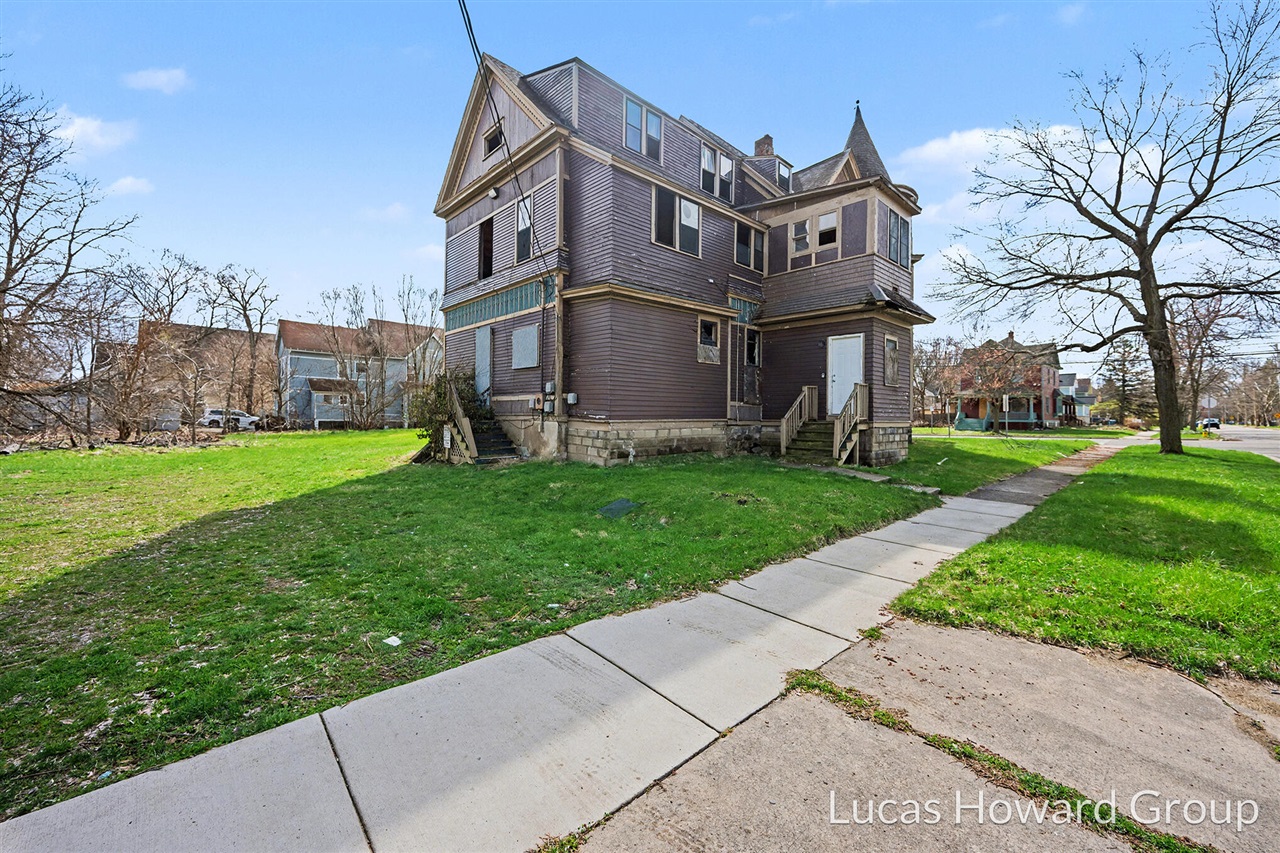 main property photo 5
