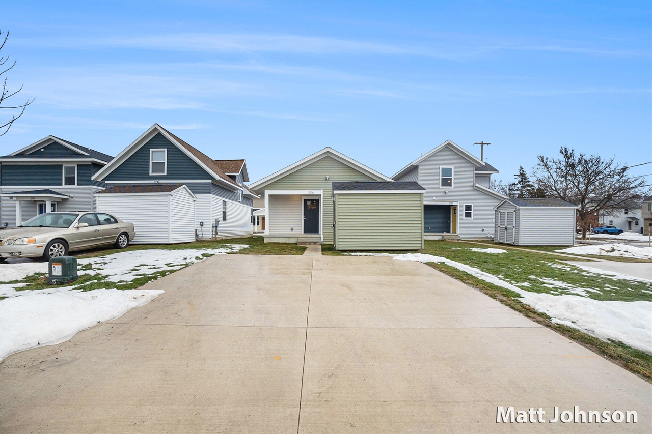 main property photo 16