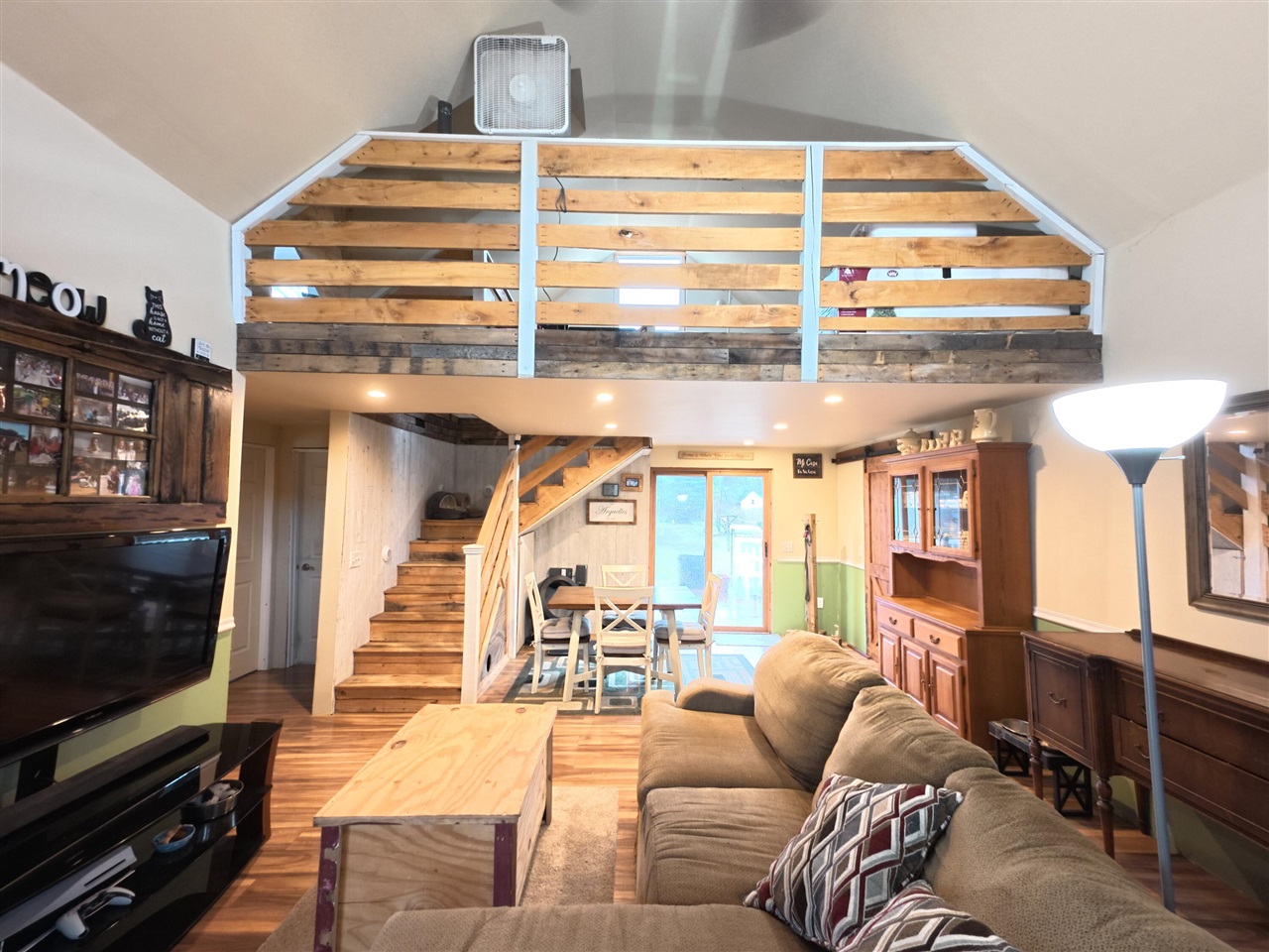 main property photo 30