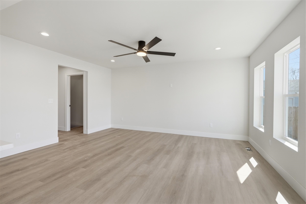 property viewer photo 19