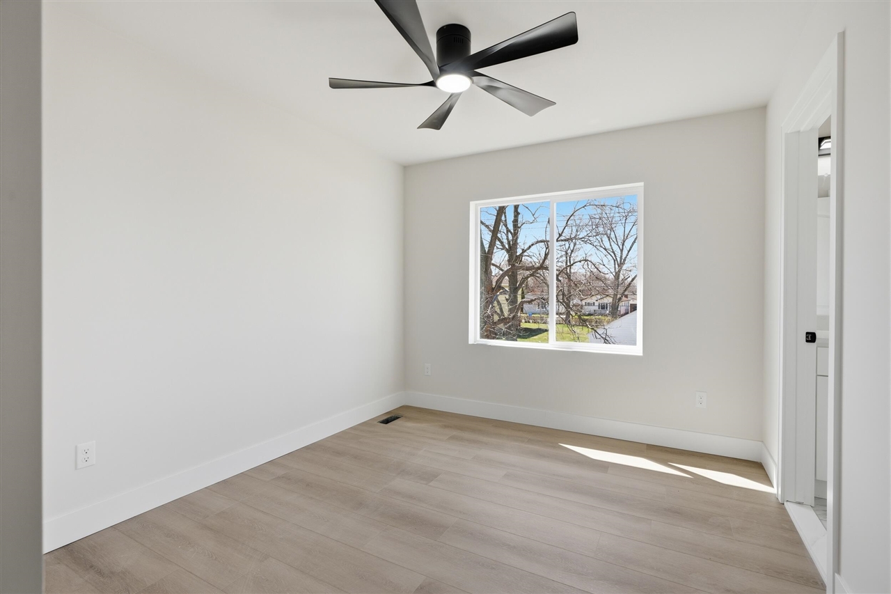 property viewer photo 29