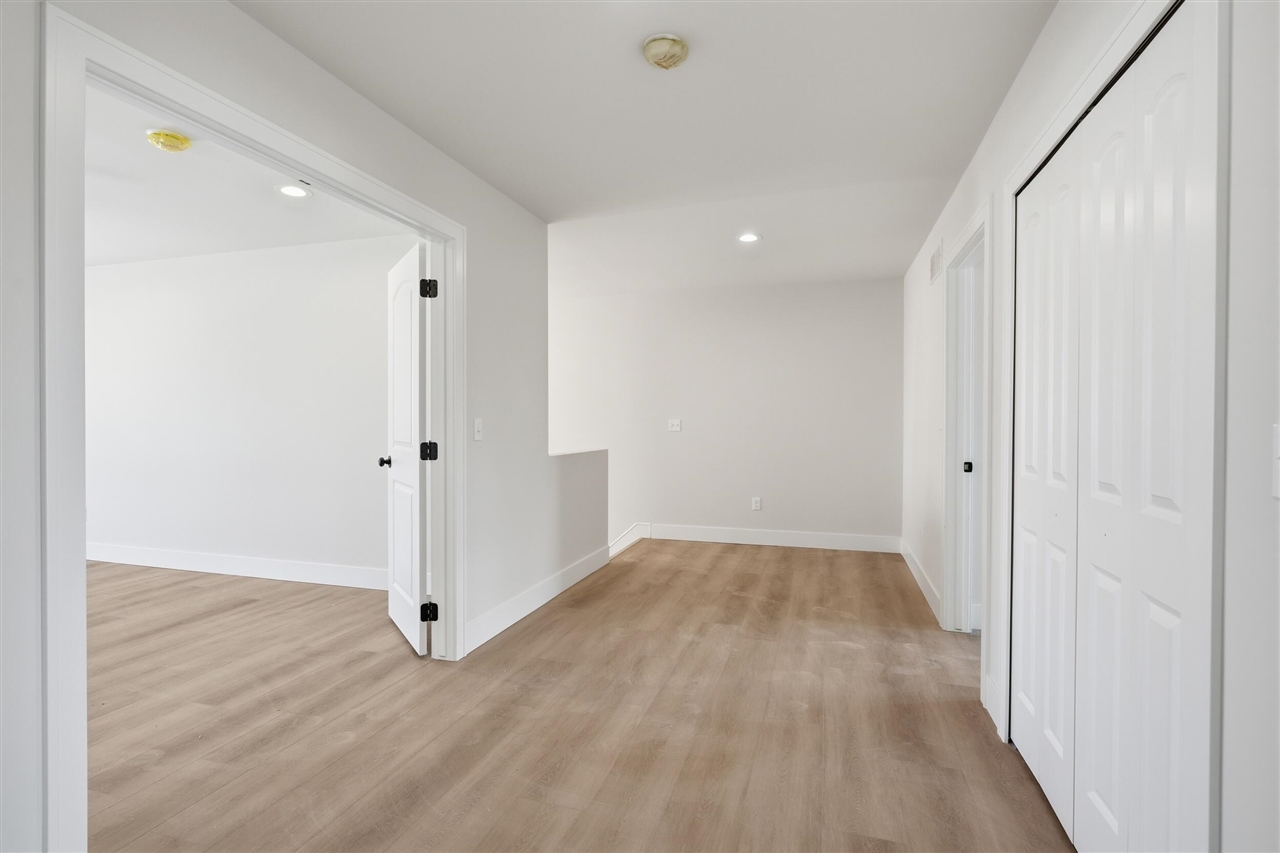 property viewer photo 7