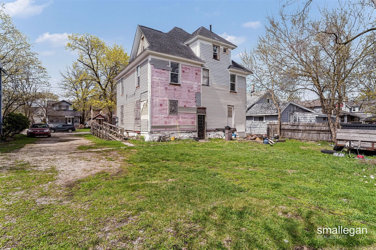 main property photo 25