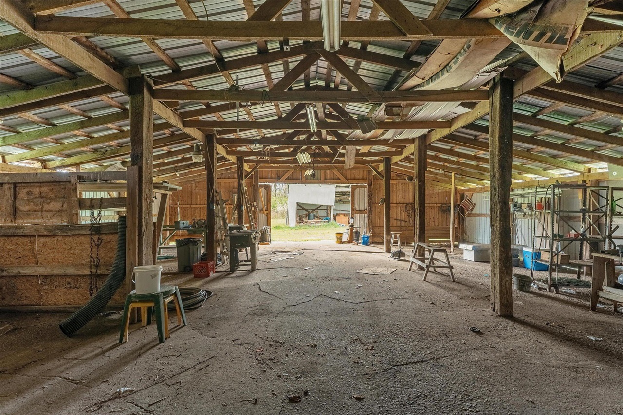 main property photo 40