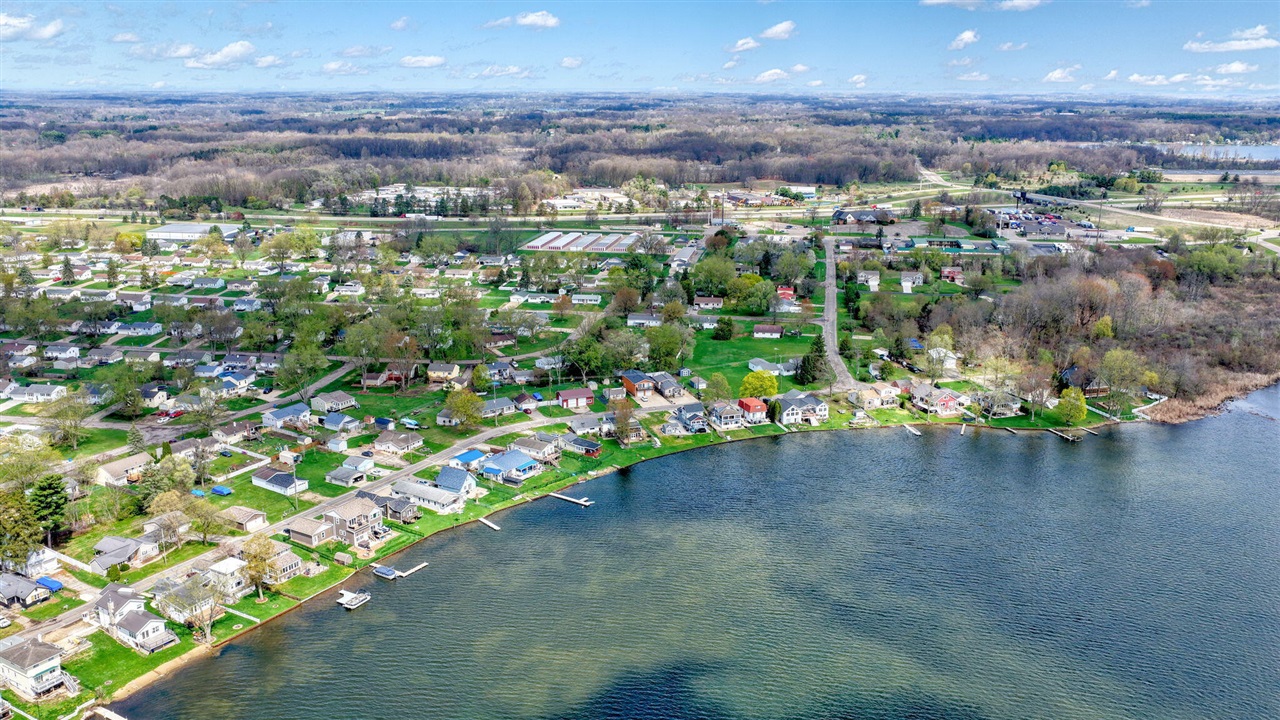 main property photo 40
