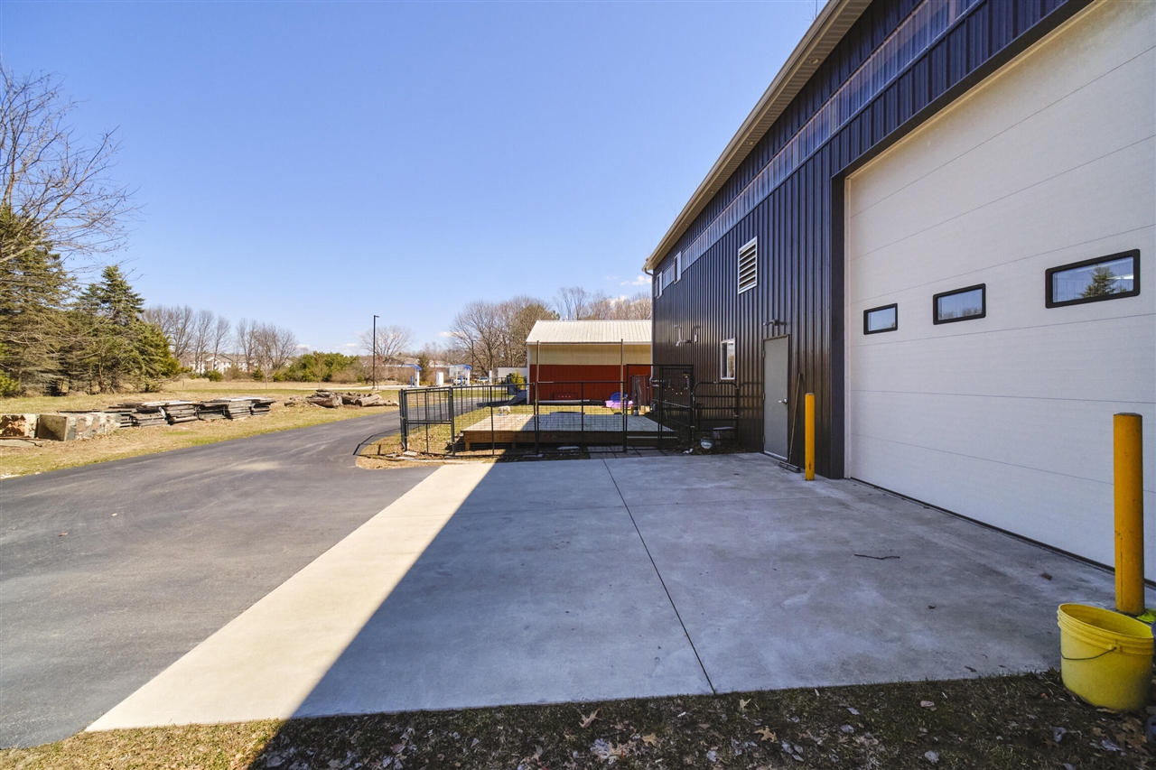 main property photo 20