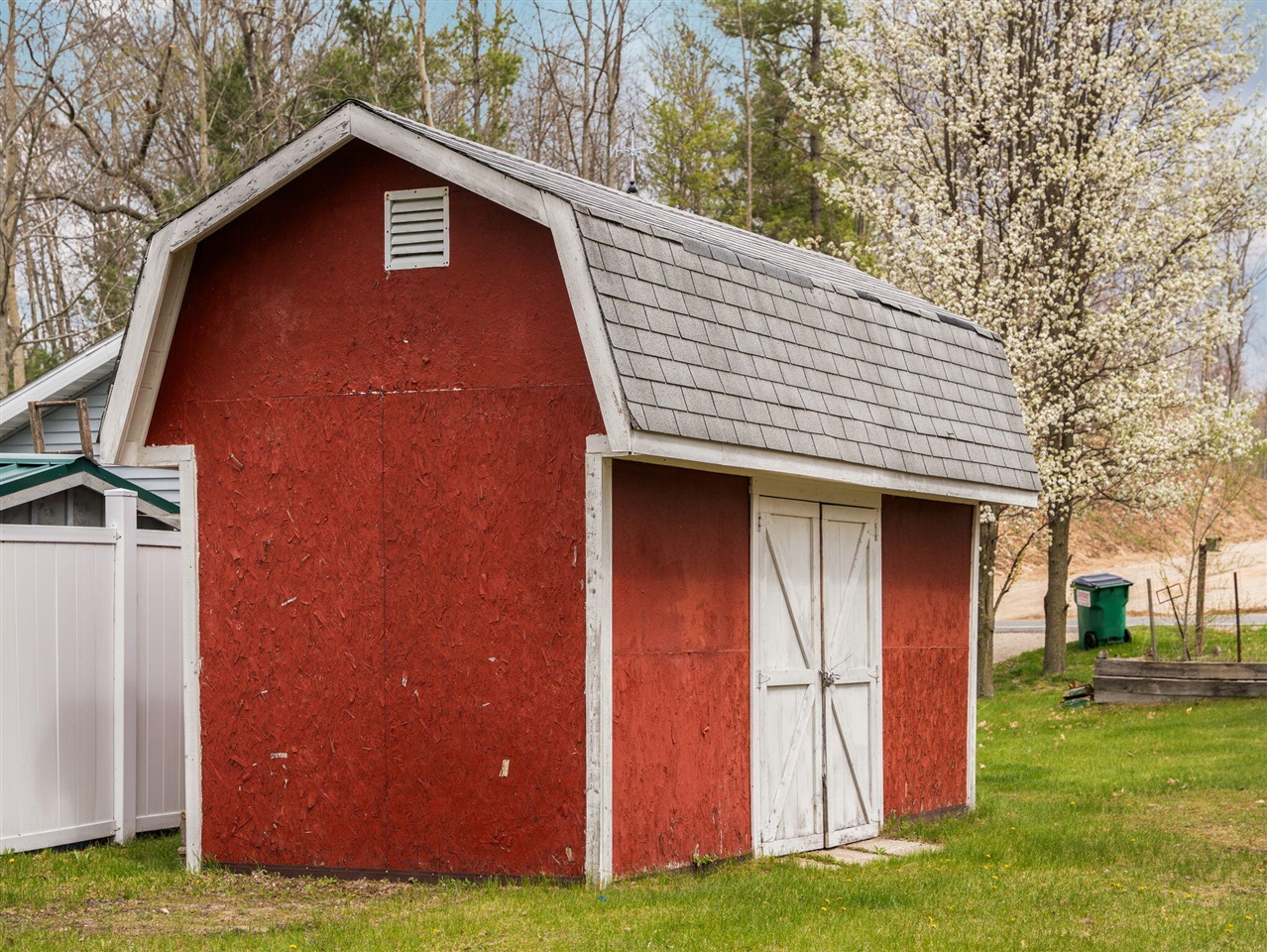 main property photo 40