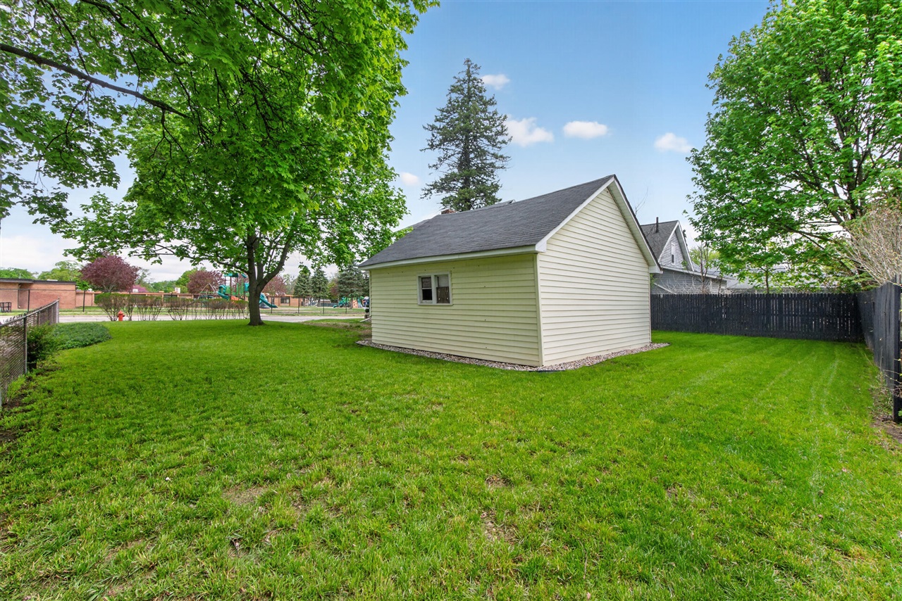 main property photo 47