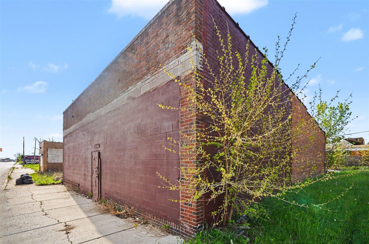 main property photo 11