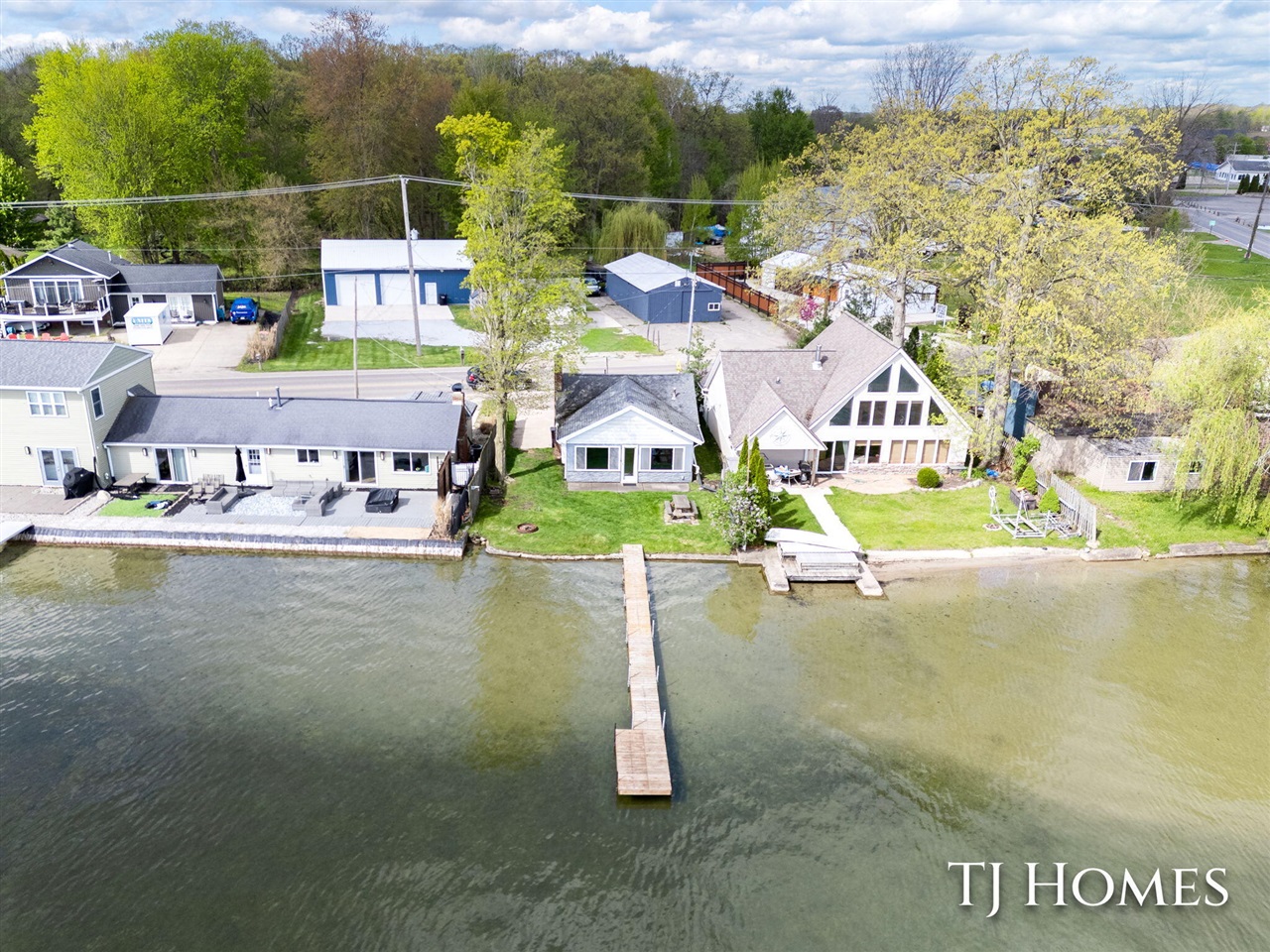 main property photo 37
