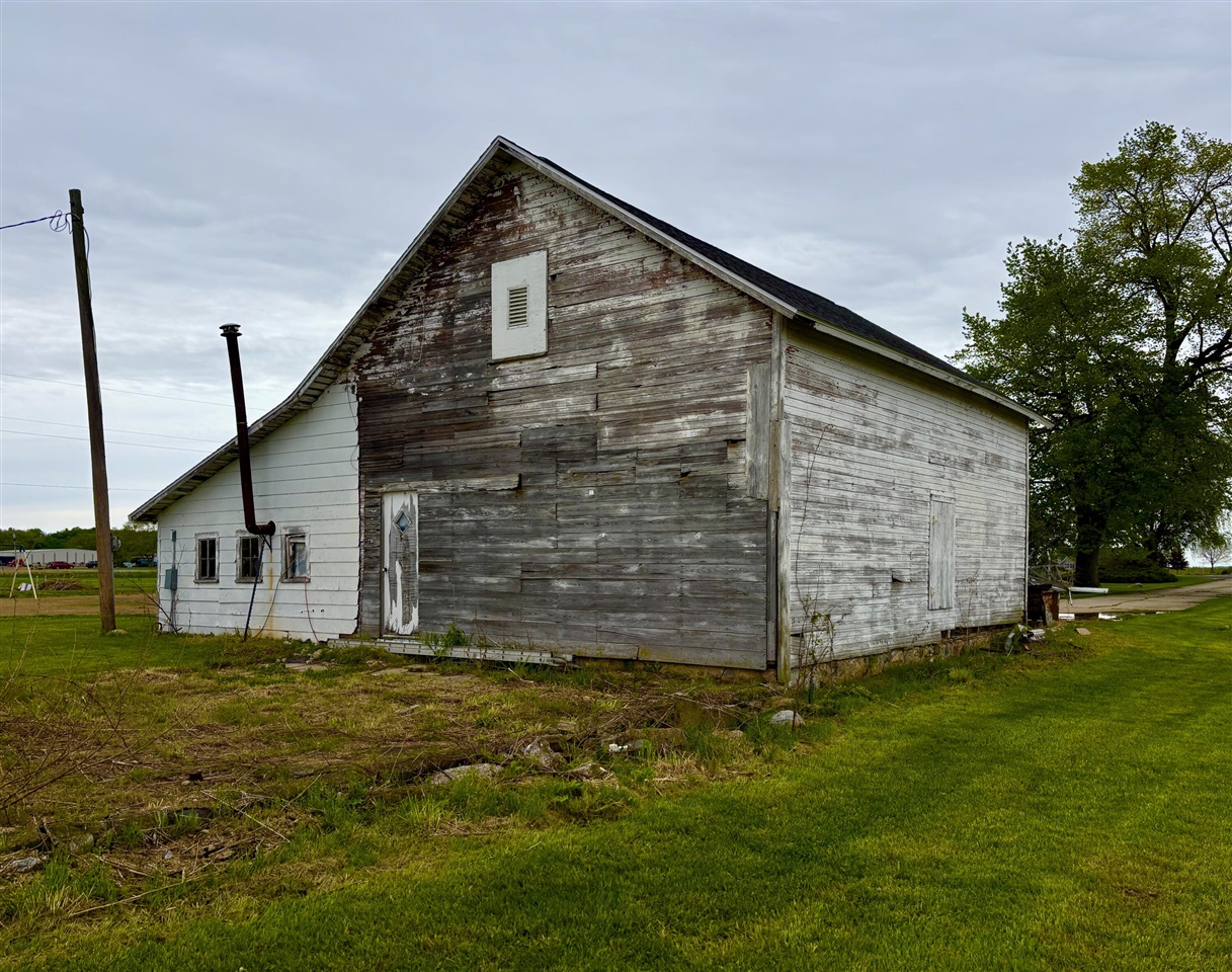 main property photo 28