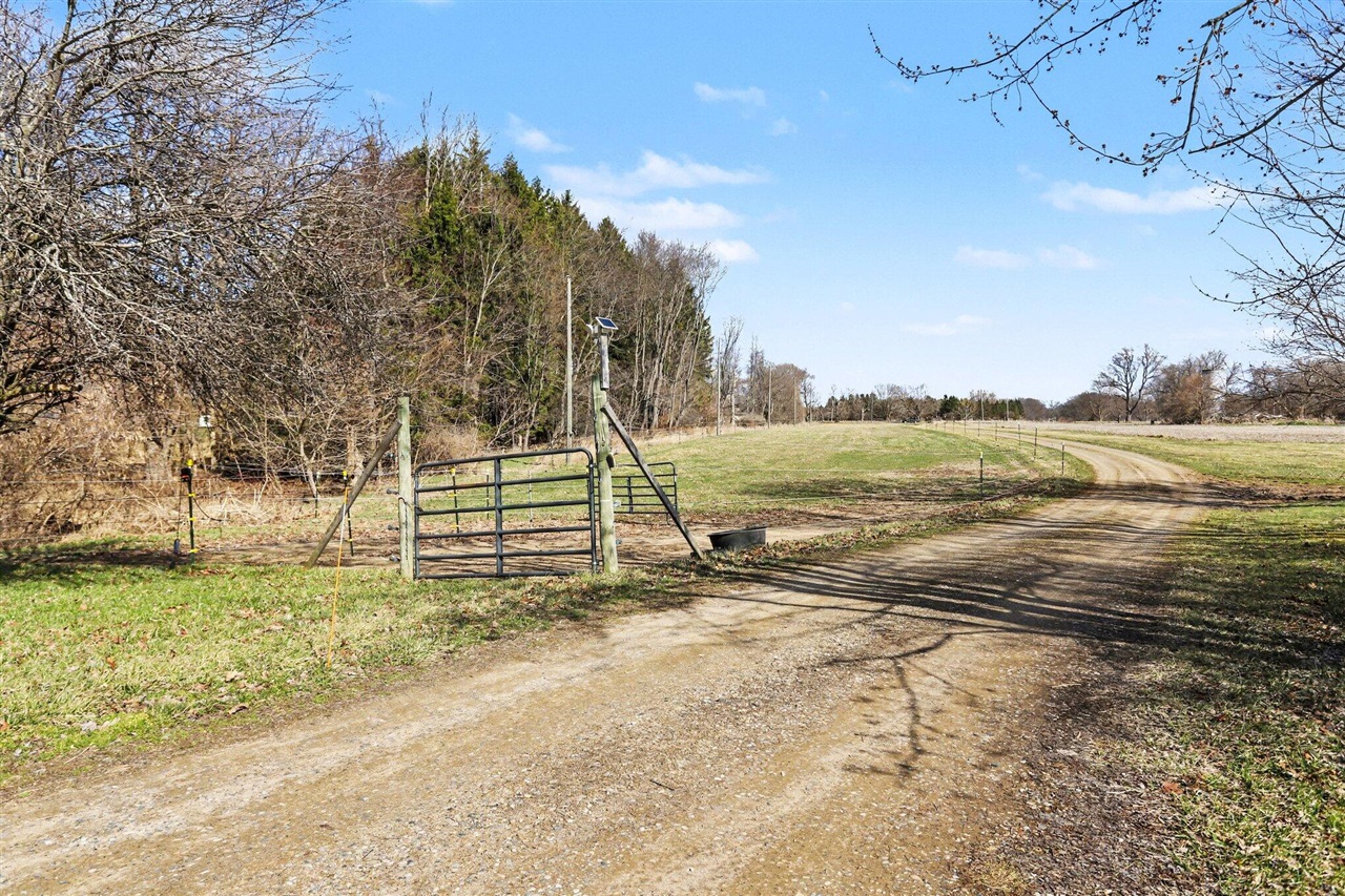 main property photo 40