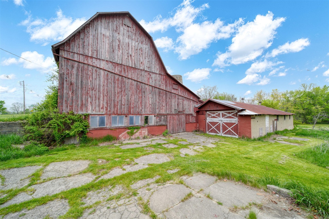 main property photo 18