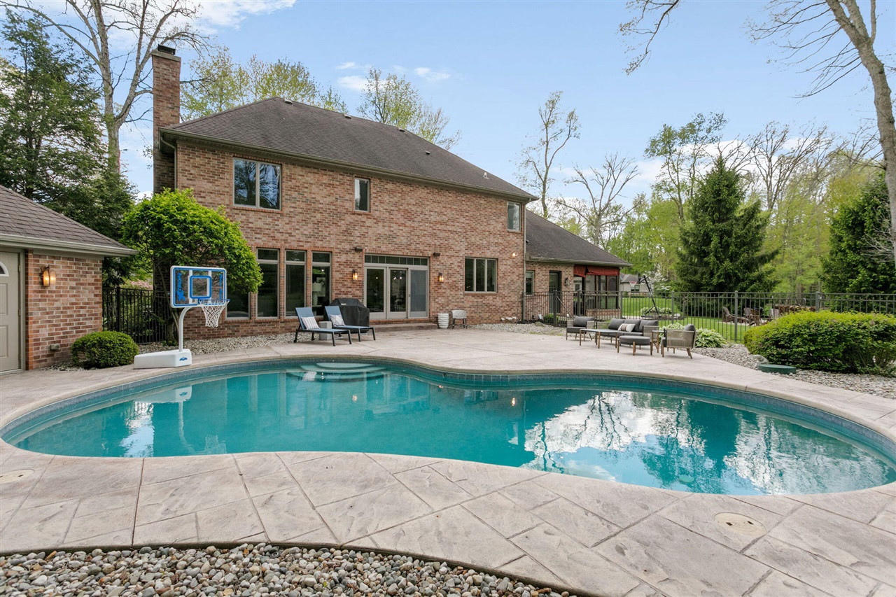 main property photo 35