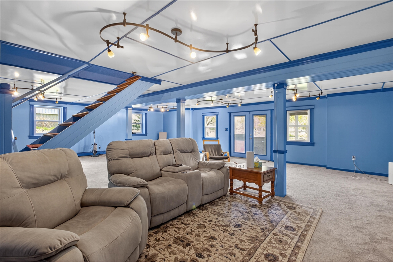 main property photo 60