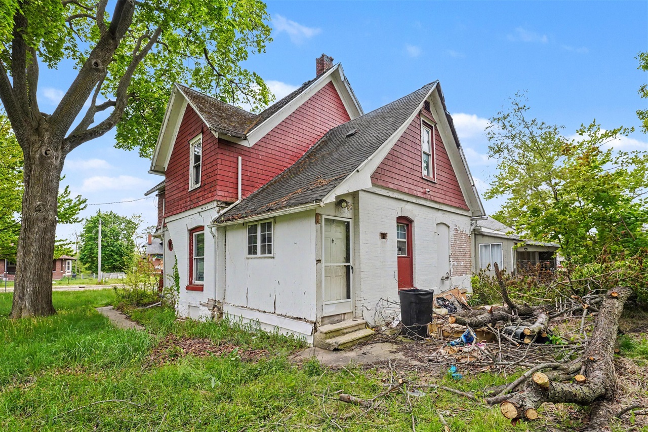 main property photo 13