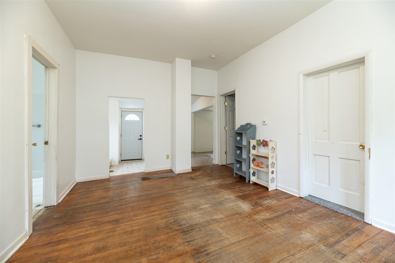property viewer photo 7