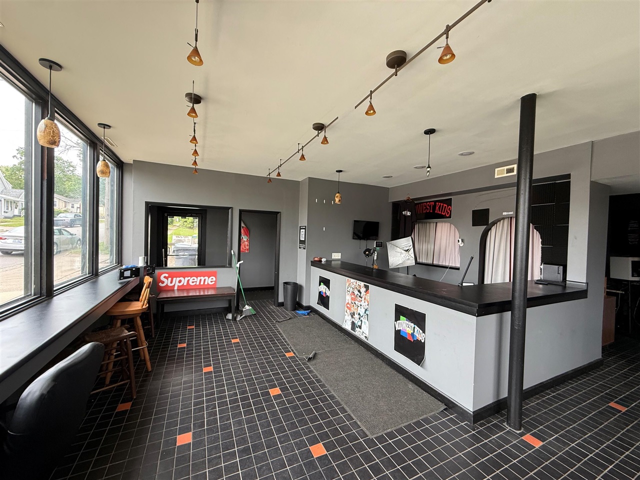 main property photo 9